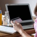 Technology and Insurance: How Apps and Digital Platforms Are Changing Coverage for Young Adults